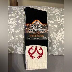 Realtree 2 Pairs Men’s Socks, Size 10-13, new in package